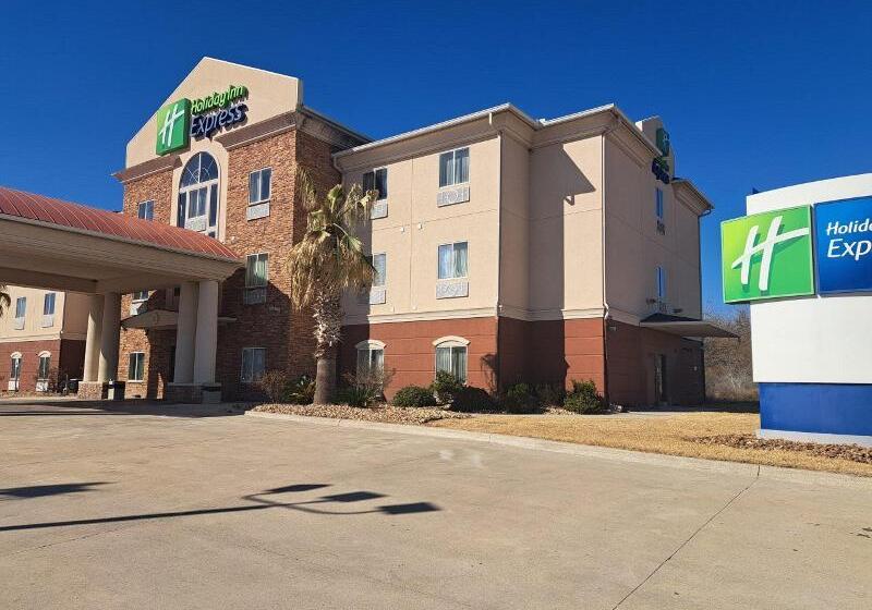 Отель Holiday Inn Express Kenedy By Ihg