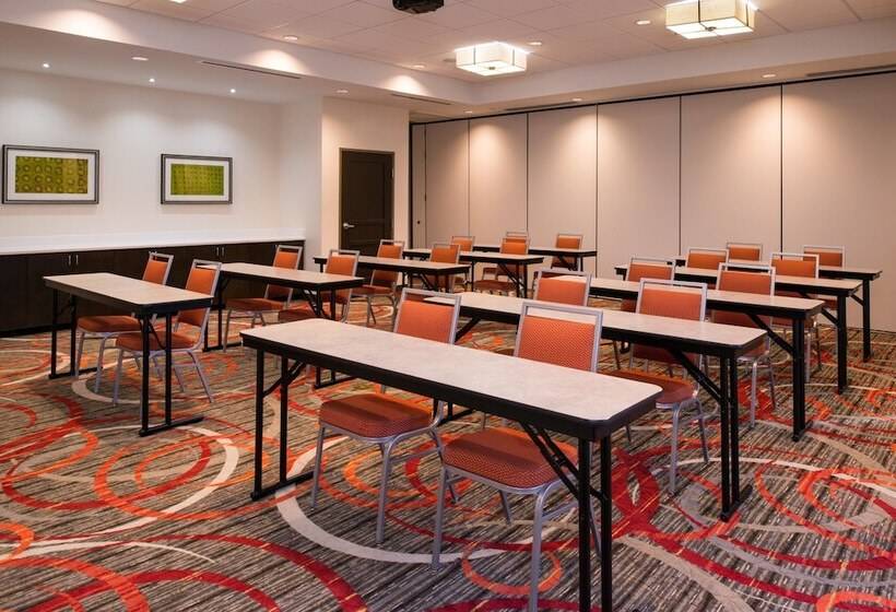 Отель Holiday Inn Express & Suites Monroe