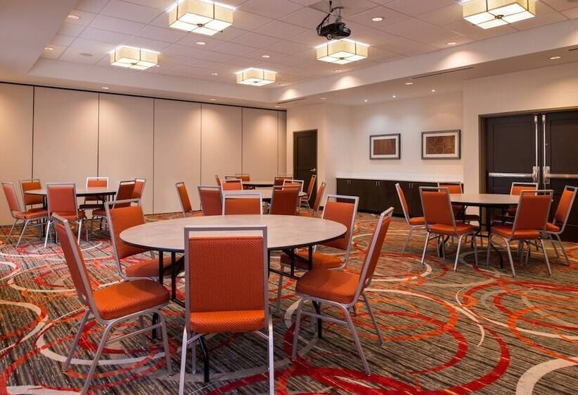 Отель Holiday Inn Express & Suites Monroe