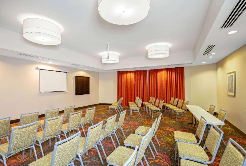 هتل La Quinta By Wyndham Houston Willowbrook