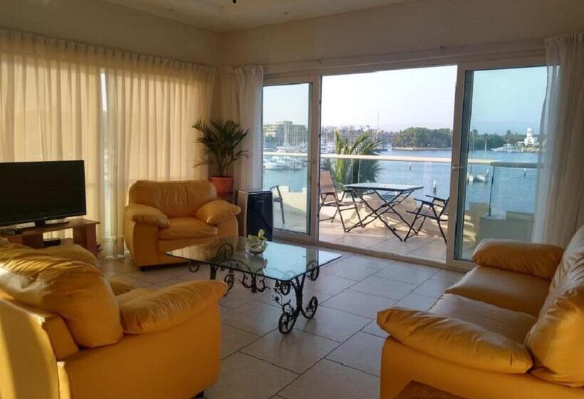 هتل Marina Banderas Suites