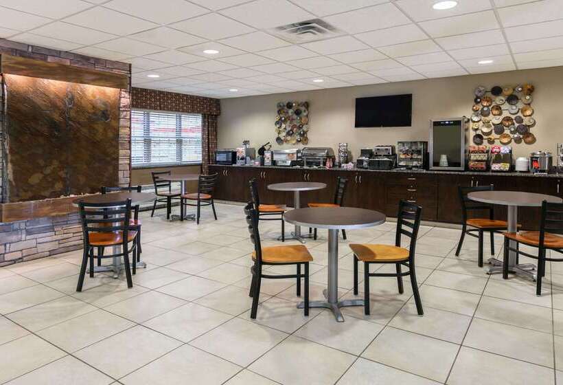 호텔 Sleep Inn & Suites Steubenville At The University