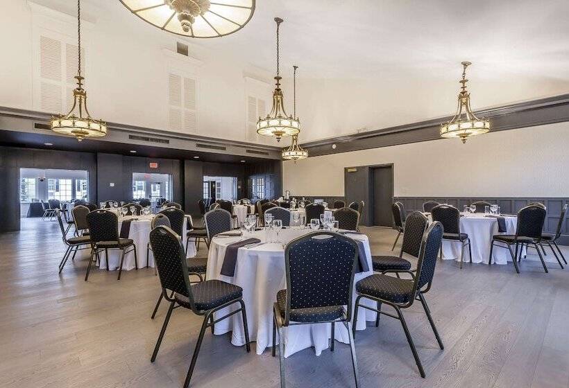 The Aurora Inn Hotel And Event Center