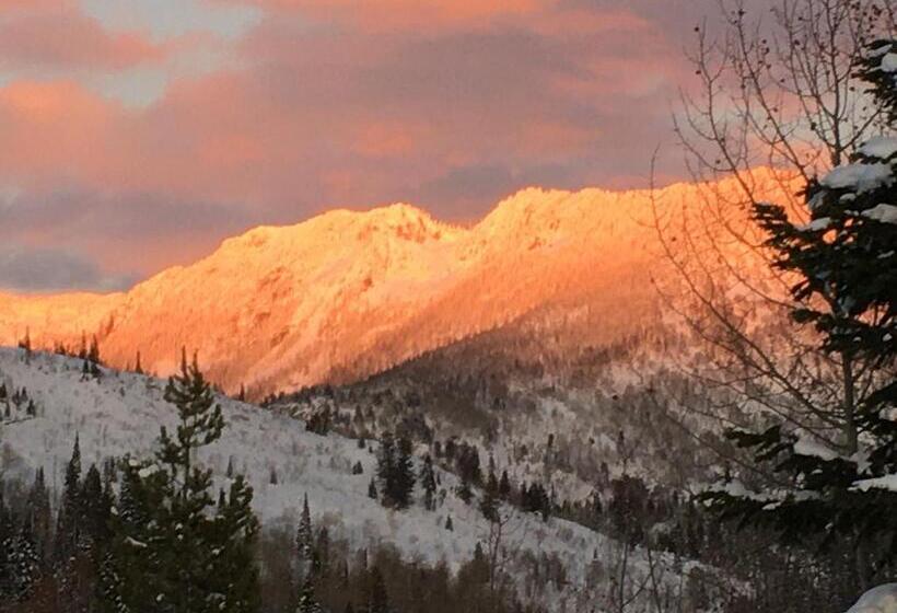 هتل The Viking Lodge   Downtown Winter Park Colorado