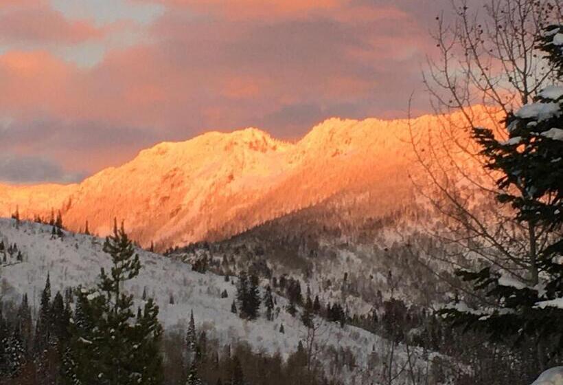 Hotel The Viking Lodge   Downtown Winter Park Colorado