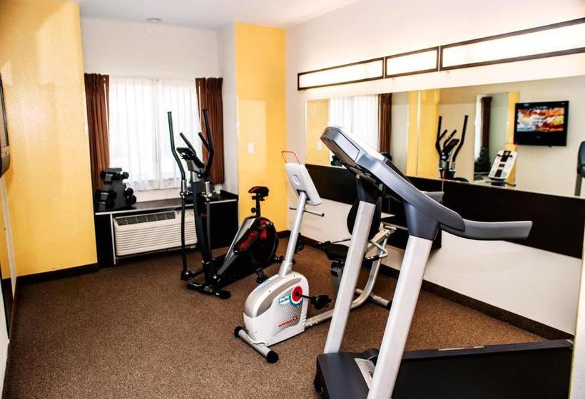 ホテル Three Rivers Inn & Suites