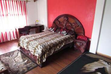 تختخواب و صبحانه Maria Adelaida Hostal