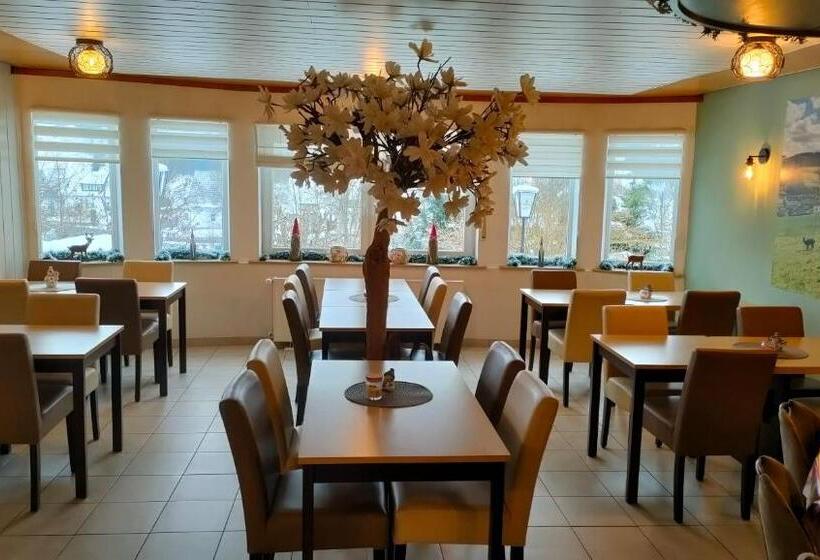 تختخواب و صبحانه Pension Sauerland