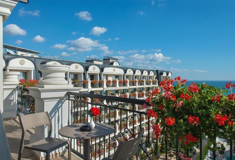 Casa Di Fiore Spa And Medical Hotel, Mineral Pools & Private Beach