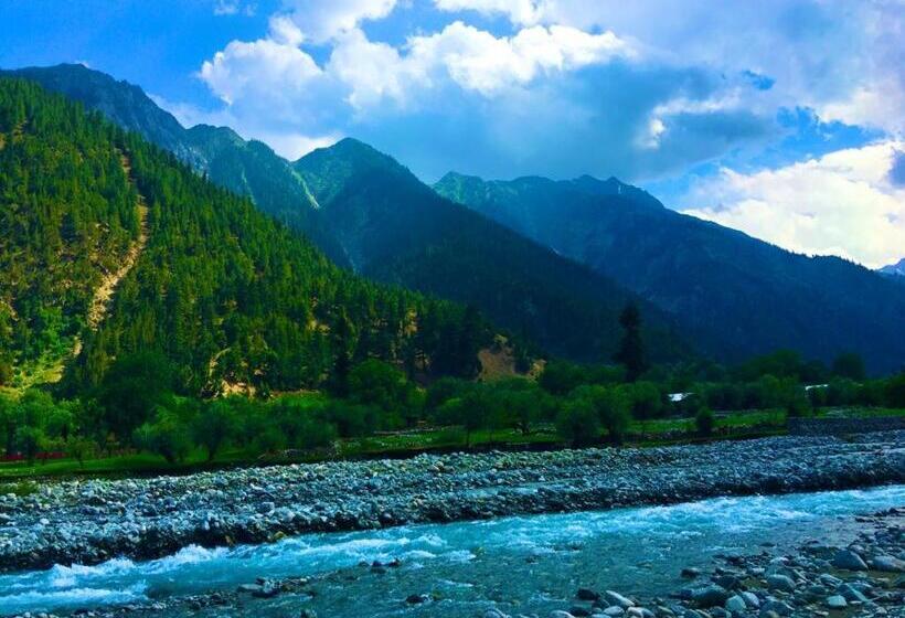 فندق Chitral Inn Resort