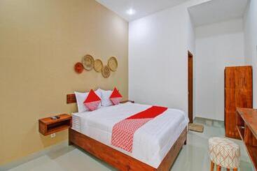 هتل Oyo 90820 Madania Guesthouse