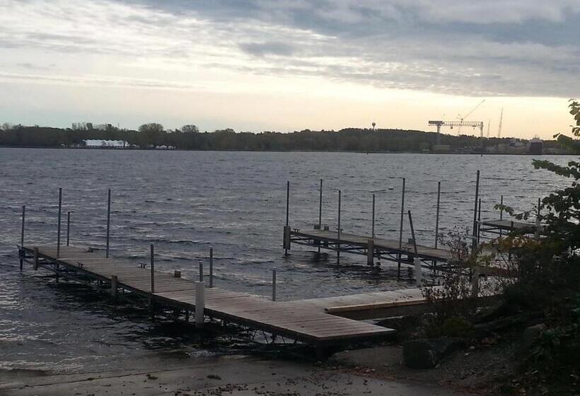 Beach Harbor Resort