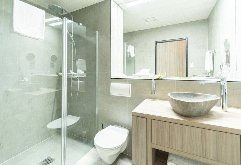 בית מלון כפרי Bernstein Salzlandcenter