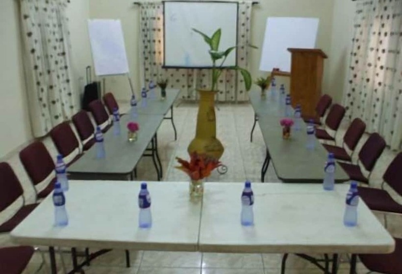 ホテル Coconut Grove Miners Lodge