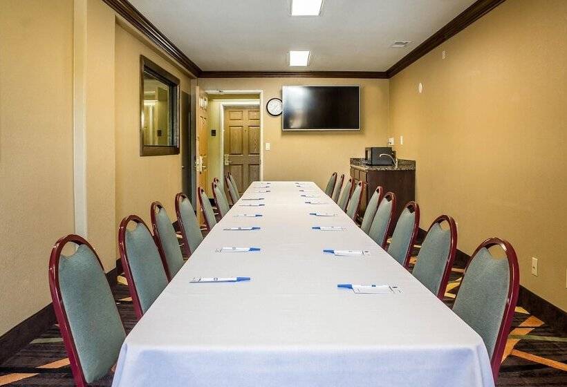 בית מלון כפרי Comfort Inn & Suites Cedar Rapids North  Collins Road