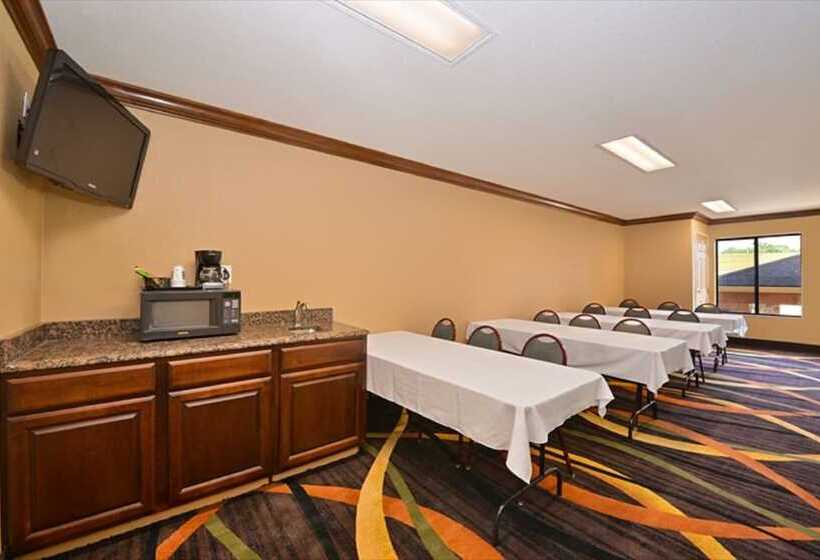 Отель Comfort Inn & Suites Cedar Rapids North  Collins Road