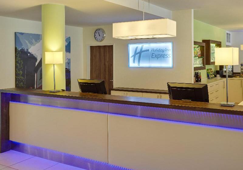 هتل Holiday Inn Express Neunkirchen, An Ihg
