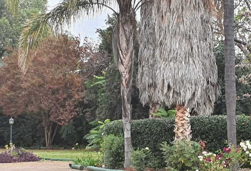 The Aston Motel Tamworth