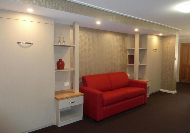 The Aston Motel Tamworth