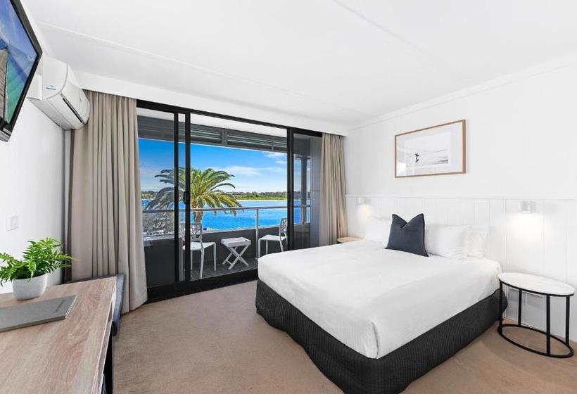 مُتل The Mid Pacific