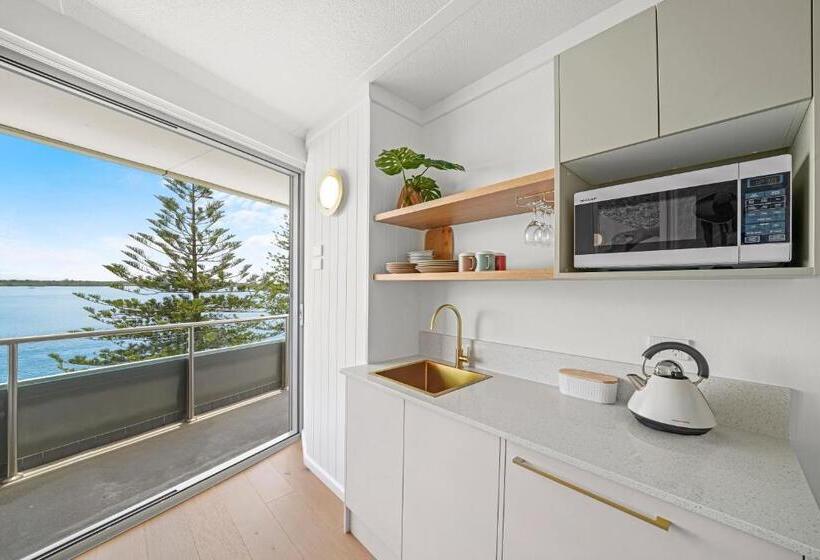 مُتل The Mid Pacific