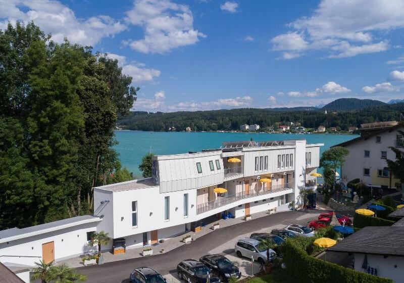 استراحتگاه Barry Memle Directly At The Lake