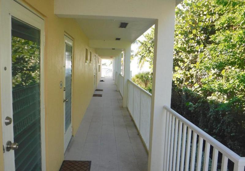 منتجع Waterside Inn On The Beach