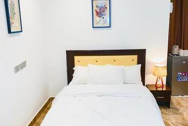هتل Aiden Homes And Apartments