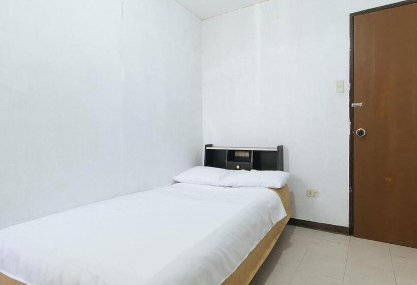 هتل Cristian Jay Dormitory By Reddoorz