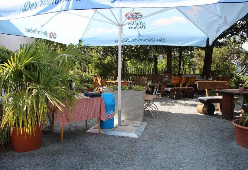 Отель Gasthof Zum Weissen Lamm