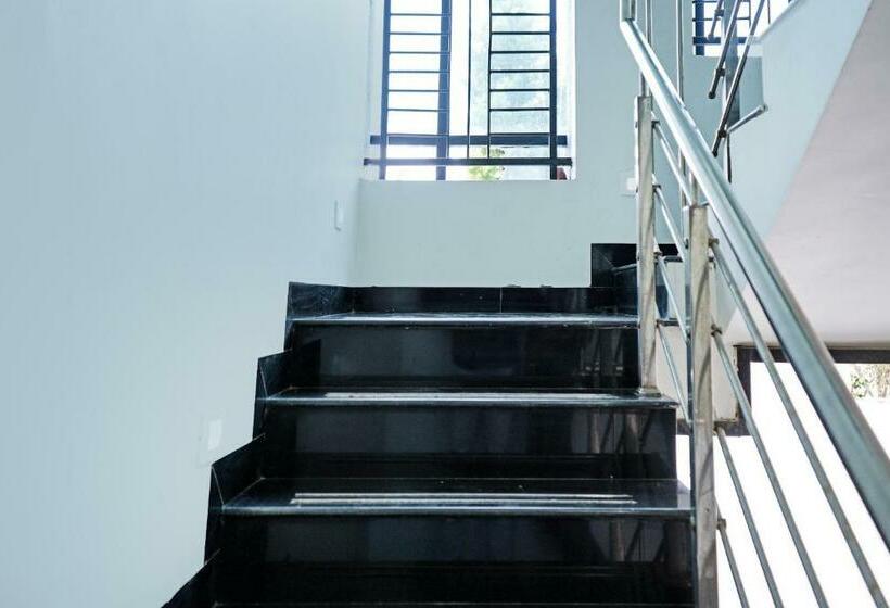 Отель Oyo Flagship 84023 Sky Inn Loadging
