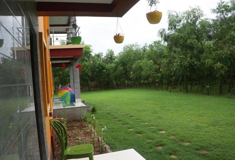 فندق Resort Neel Nirjan !! Best Family Resort In Bolpur Santiniketan With Swimming Pool !!