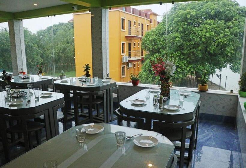فندق Resort Neel Nirjan !! Best Family Resort In Bolpur Santiniketan With Swimming Pool !!