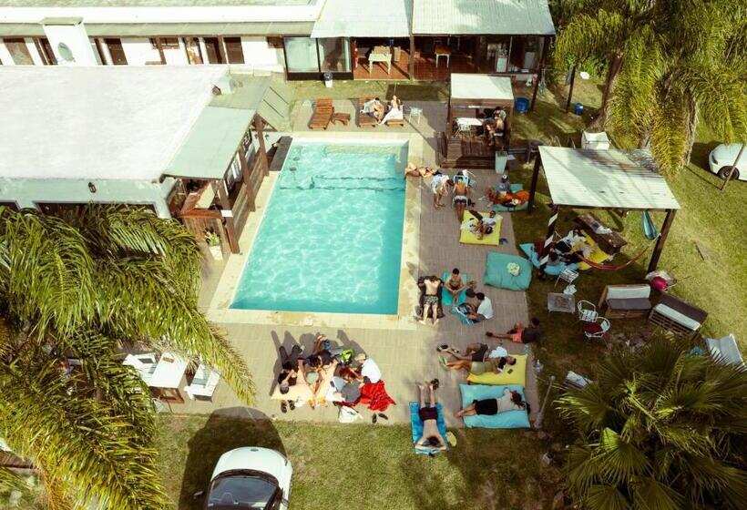 La Quinta Hostel & Suites