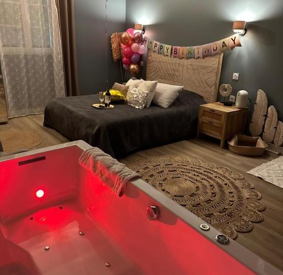 پانسیون Mas Hinaiti   Suite Romantique Avec Spa Et écran Géant De Cinéma