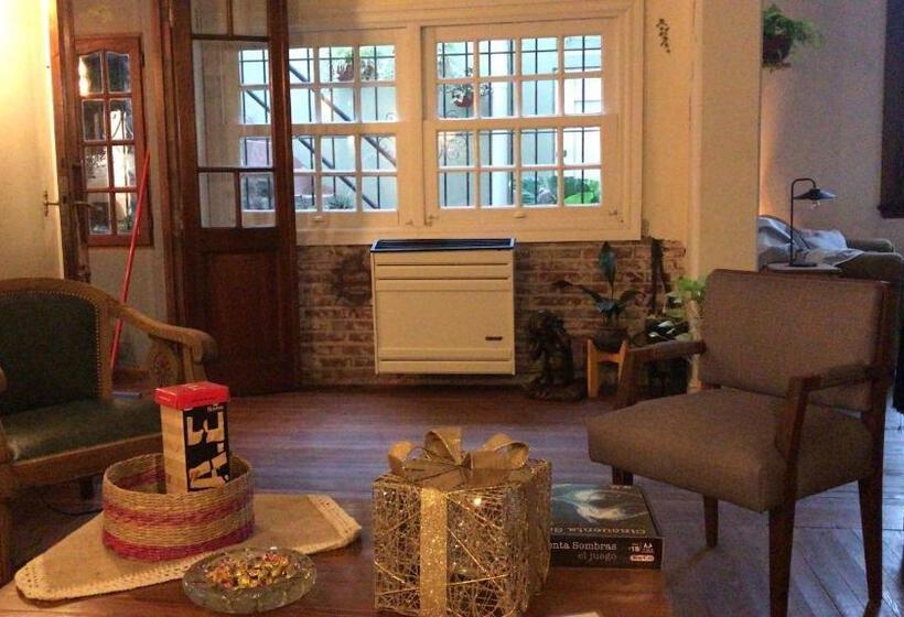 تختخواب و صبحانه La Yurta