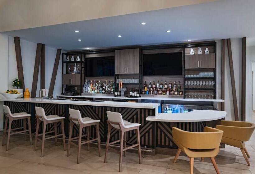 هتل Element Waco