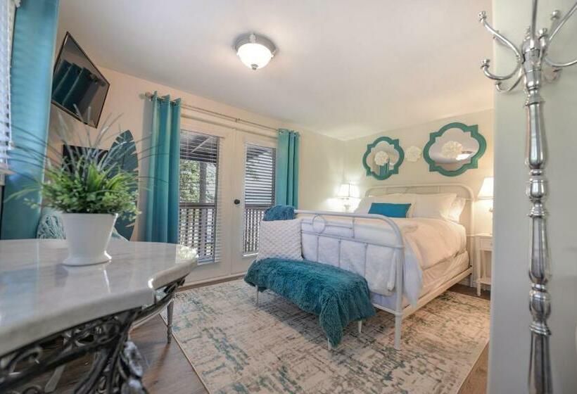 בית מלון כפרי Raven Point Inn