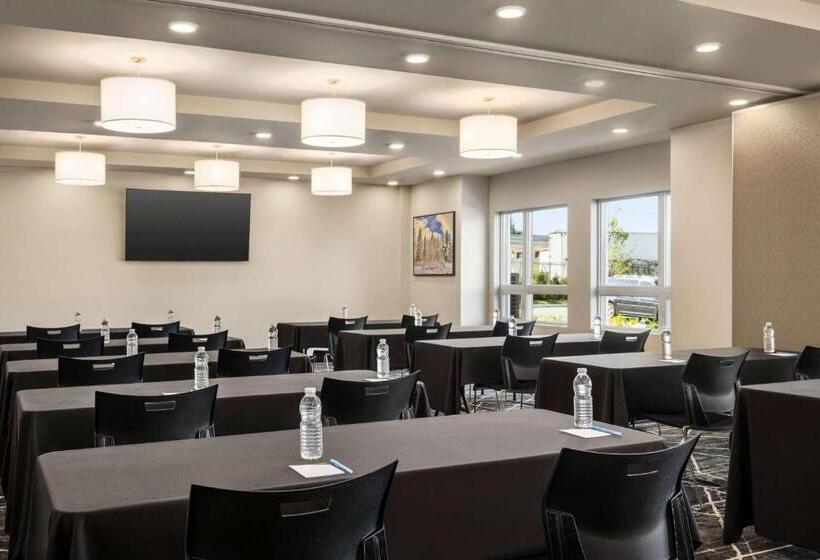 Microtel Inn & Suites Dorval Qc