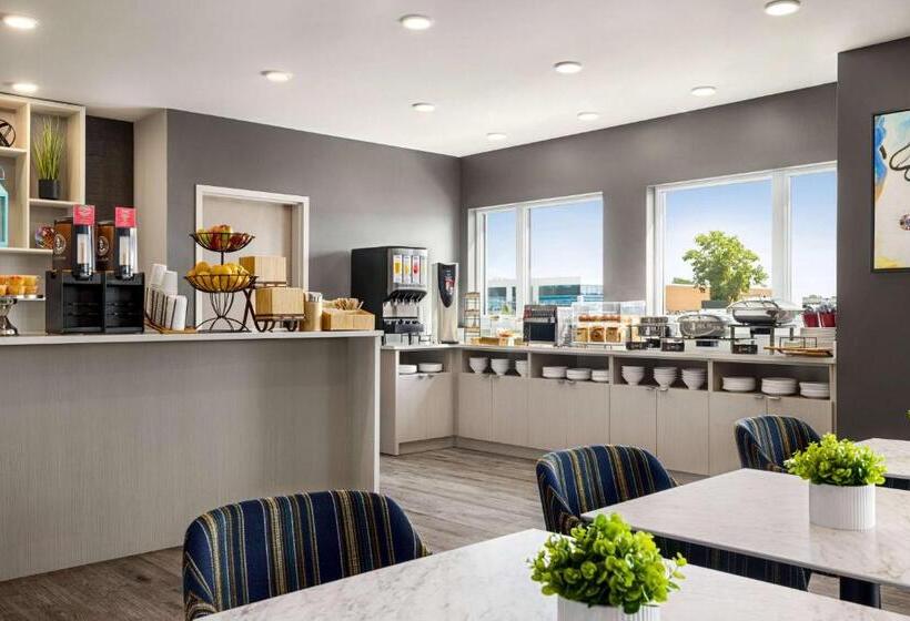 Microtel Inn & Suites Dorval Qc