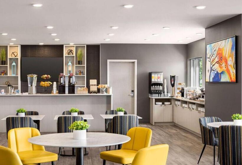 Microtel Inn & Suites Dorval Qc