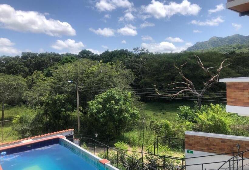 پانسیون Hostal Bon Hábitat