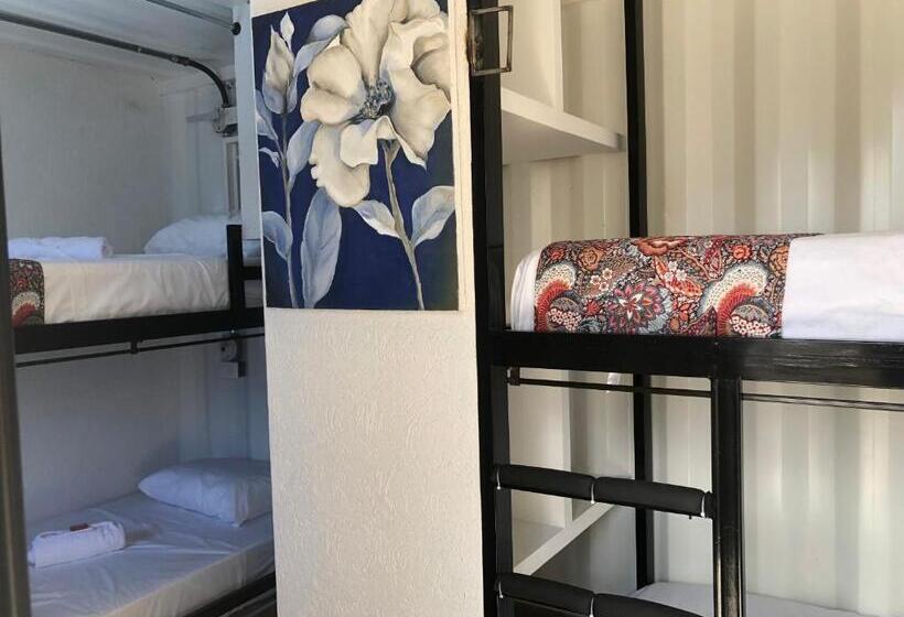 پانسیون Hostal Bon Hábitat