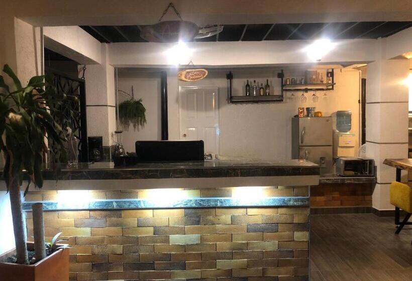 پانسیون Hostal Bon Hábitat