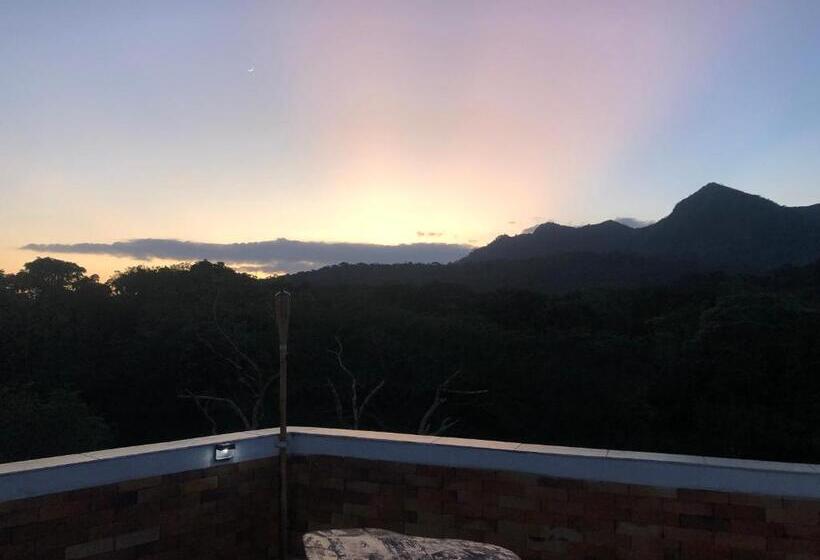 پانسیون Hostal Bon Hábitat