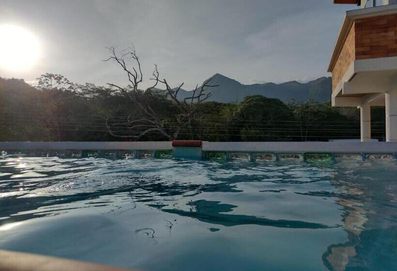 پانسیون Hostal Bon Hábitat