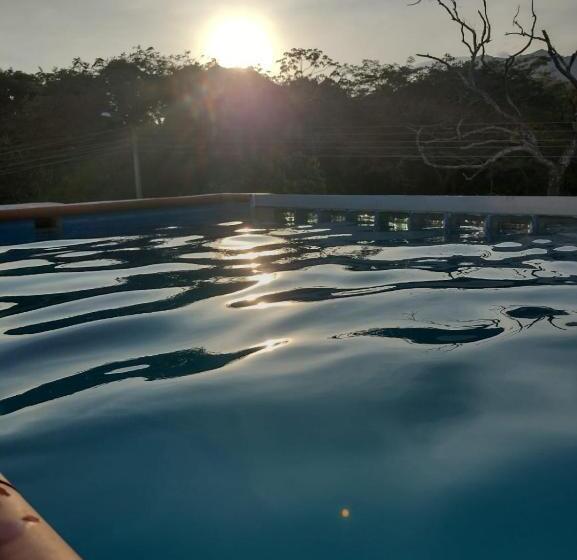 پانسیون Hostal Bon Hábitat