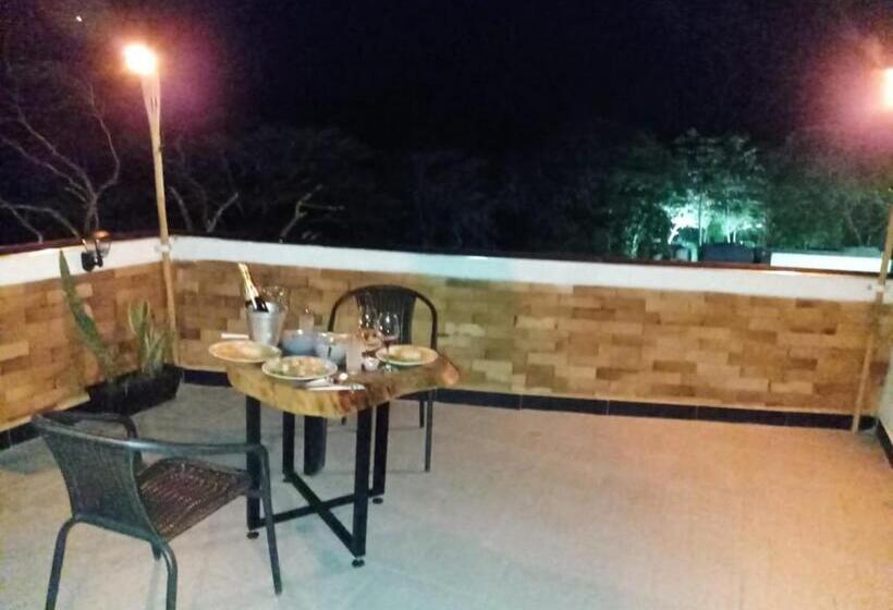 پانسیون Hostal Bon Hábitat