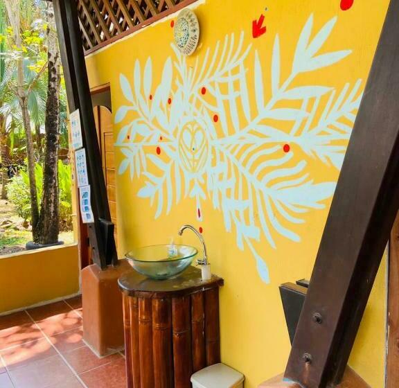 פנסיון Luminosa Uvita Hostel