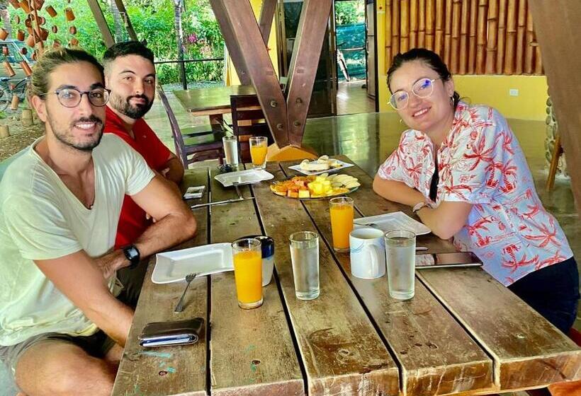 פנסיון Luminosa Uvita Hostel